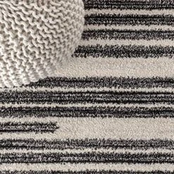 JONATHAN Y MOH207A-4 Khalil Modern Berber Stripe Indoor Farmhouse Area Rug Bohemian Minimalistic Striped Easy Cleaning Bedroom Kitchen Living Room Non Shedding, 4 X 6, Cream,Black -Generic Furniture Shop 61xxvBDkWCL